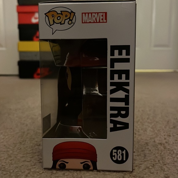 Used Funko Pop! Marvel 80 Years Elektra FYE Exclusive (581) Bobble-head Figure - Picture 4 of 7